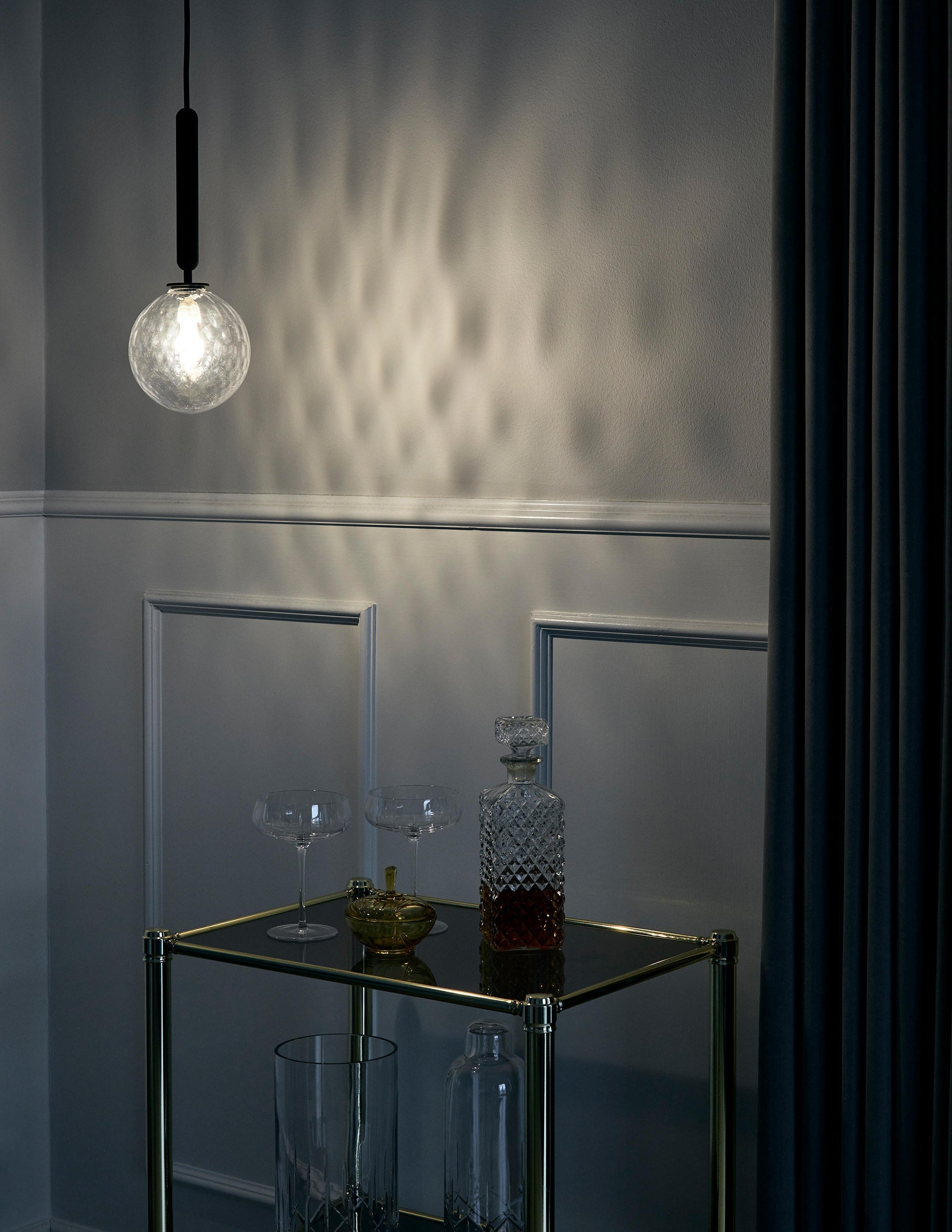 Néomée | Lustre Design – Élégance Intemporelle et Lumière Ludique