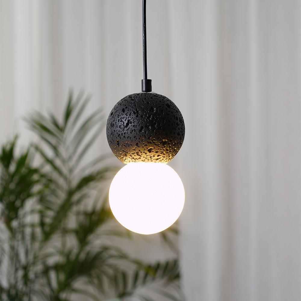Soléra | Suspension Géométrique – Verre Opale et Grès Volcanique