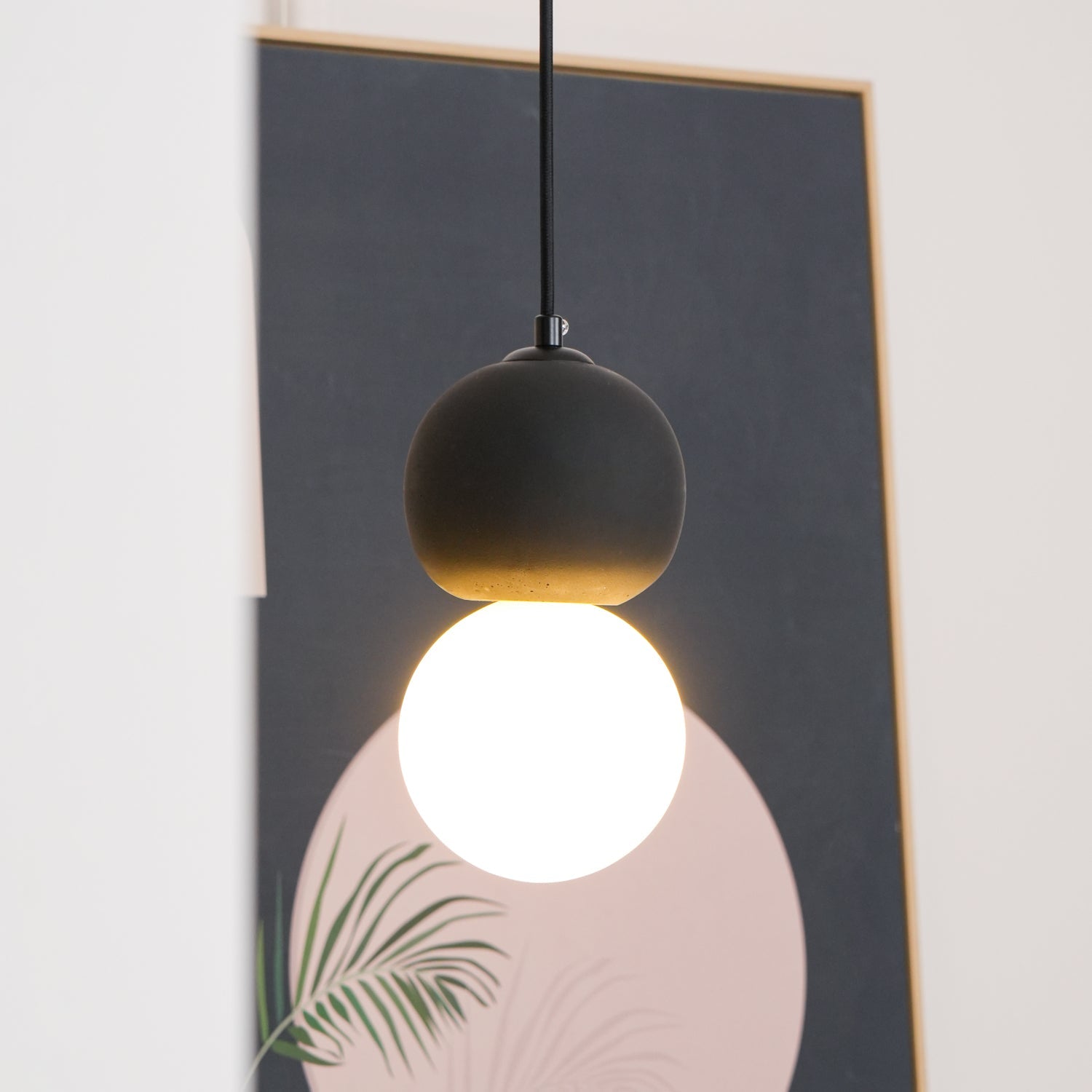 Soléra | Suspension Géométrique – Verre Opale et Grès Volcanique