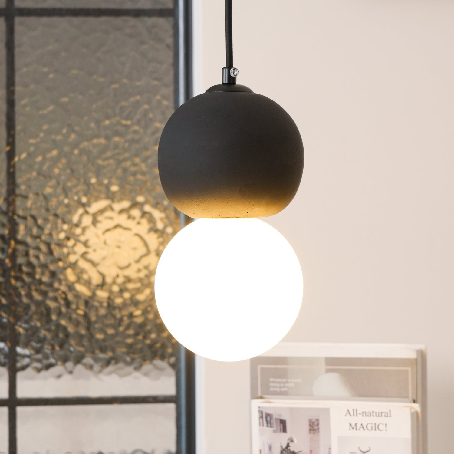 Soléra | Suspension Géométrique – Verre Opale et Grès Volcanique