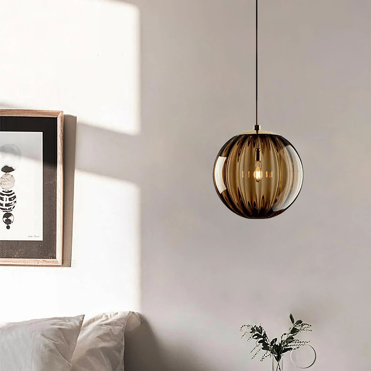 Éloura | Suspension Colorée – Teintes Intenses et Éclairage Chaleureux