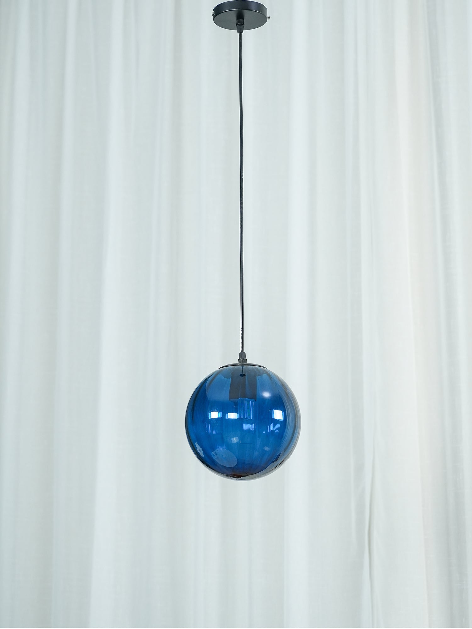 Éloura | Suspension Colorée – Teintes Intenses et Éclairage Chaleureux