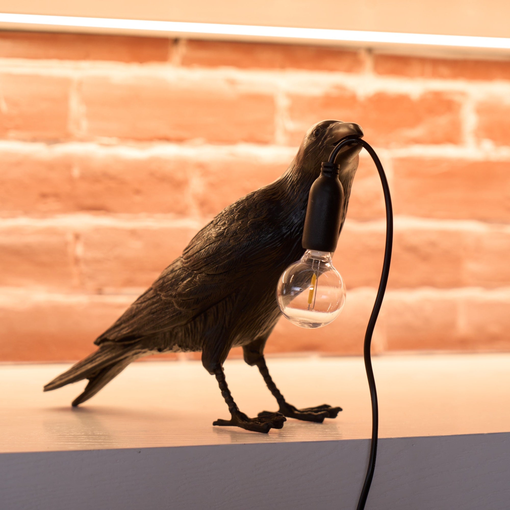 Corvélis | Lampe de Table – Corbeau sculpté résine style moderne
