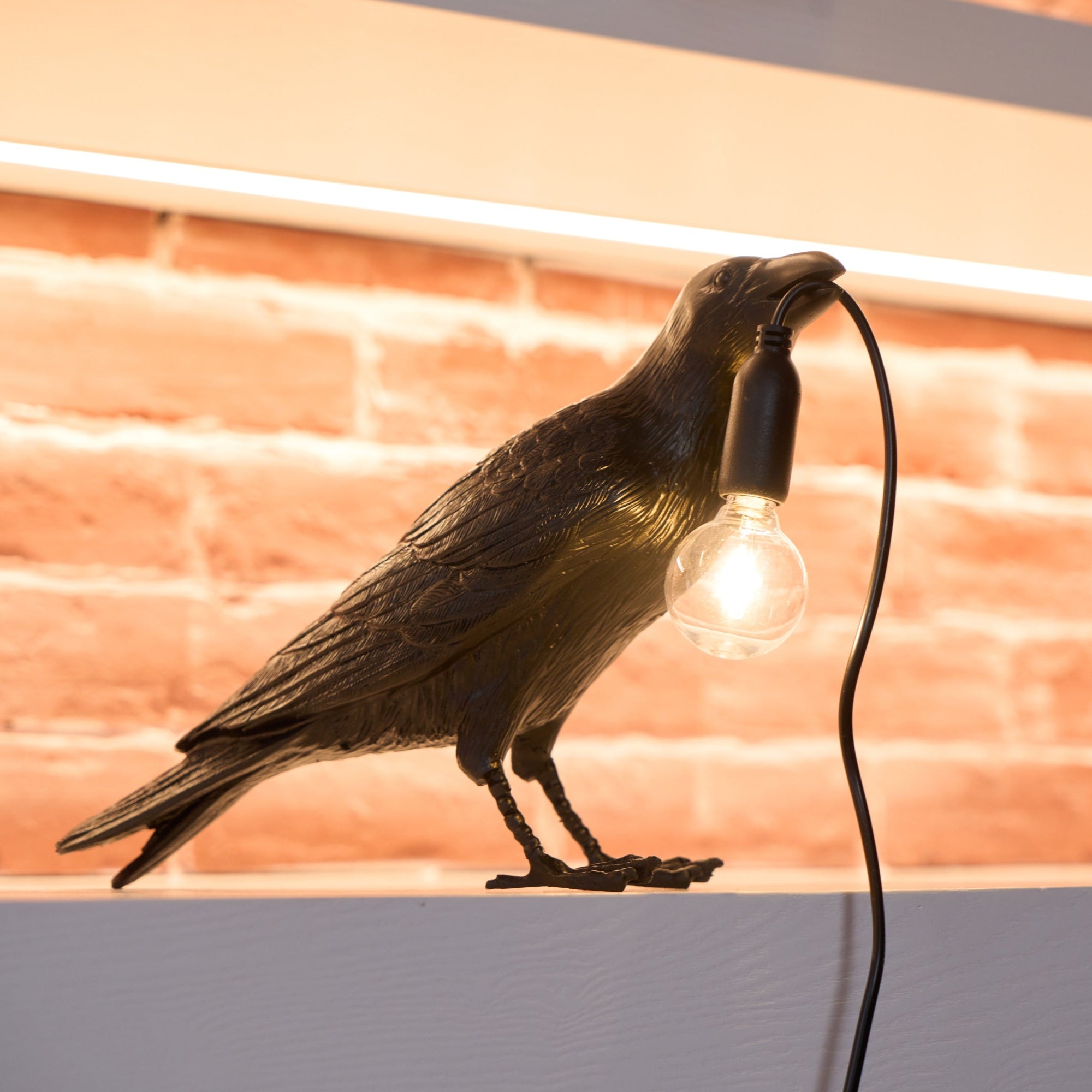 Corvélis | Lampe de Table – Corbeau sculpté résine style moderne