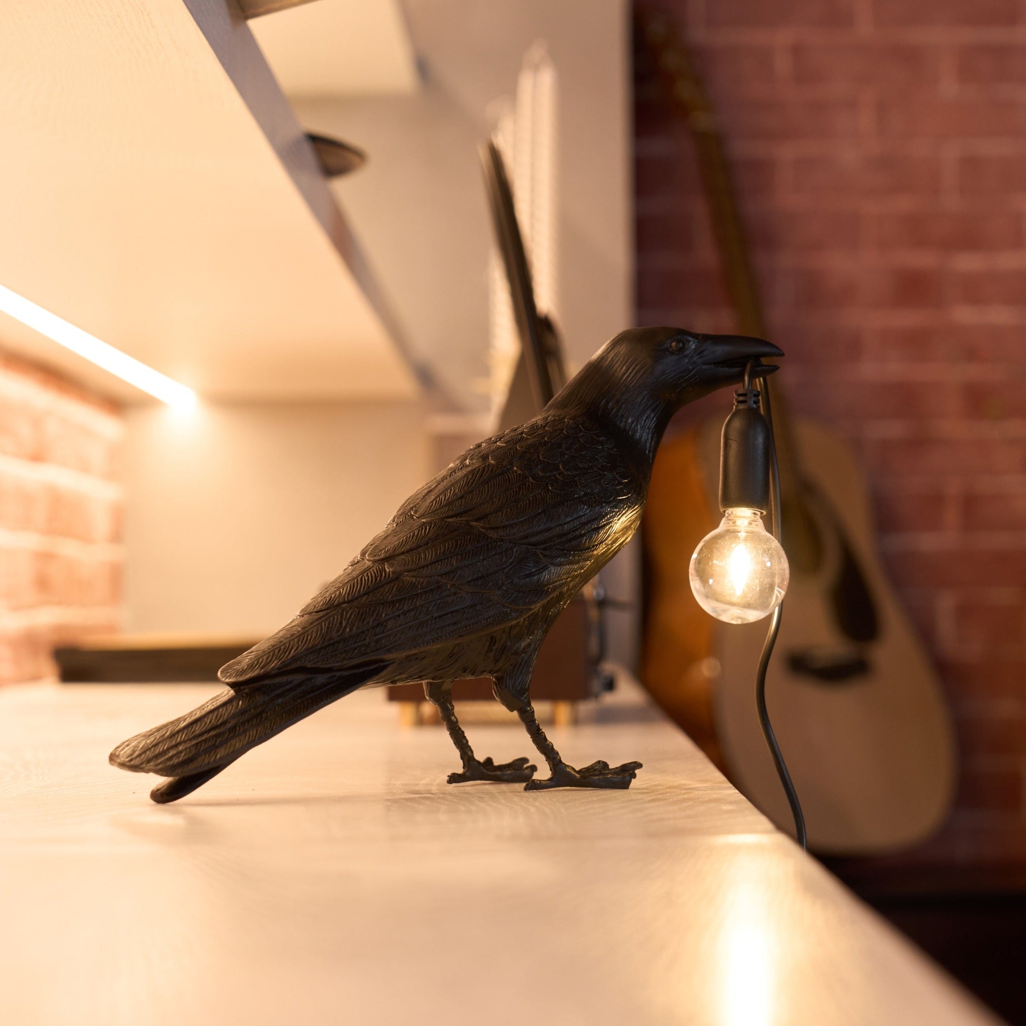 Corvélis | Lampe de Table – Corbeau sculpté résine style moderne