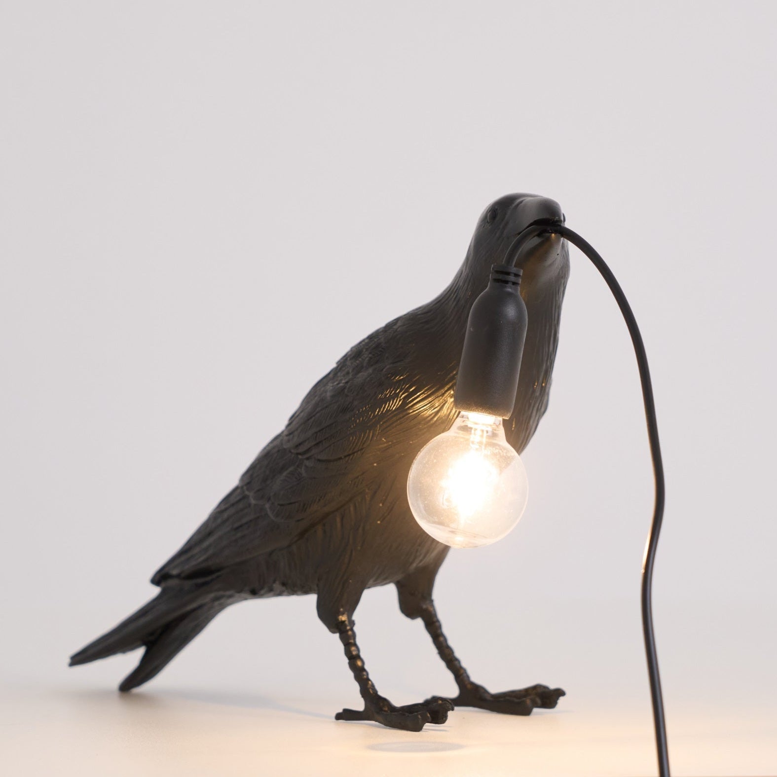 Corvélis | Lampe de Table – Corbeau sculpté résine style moderne