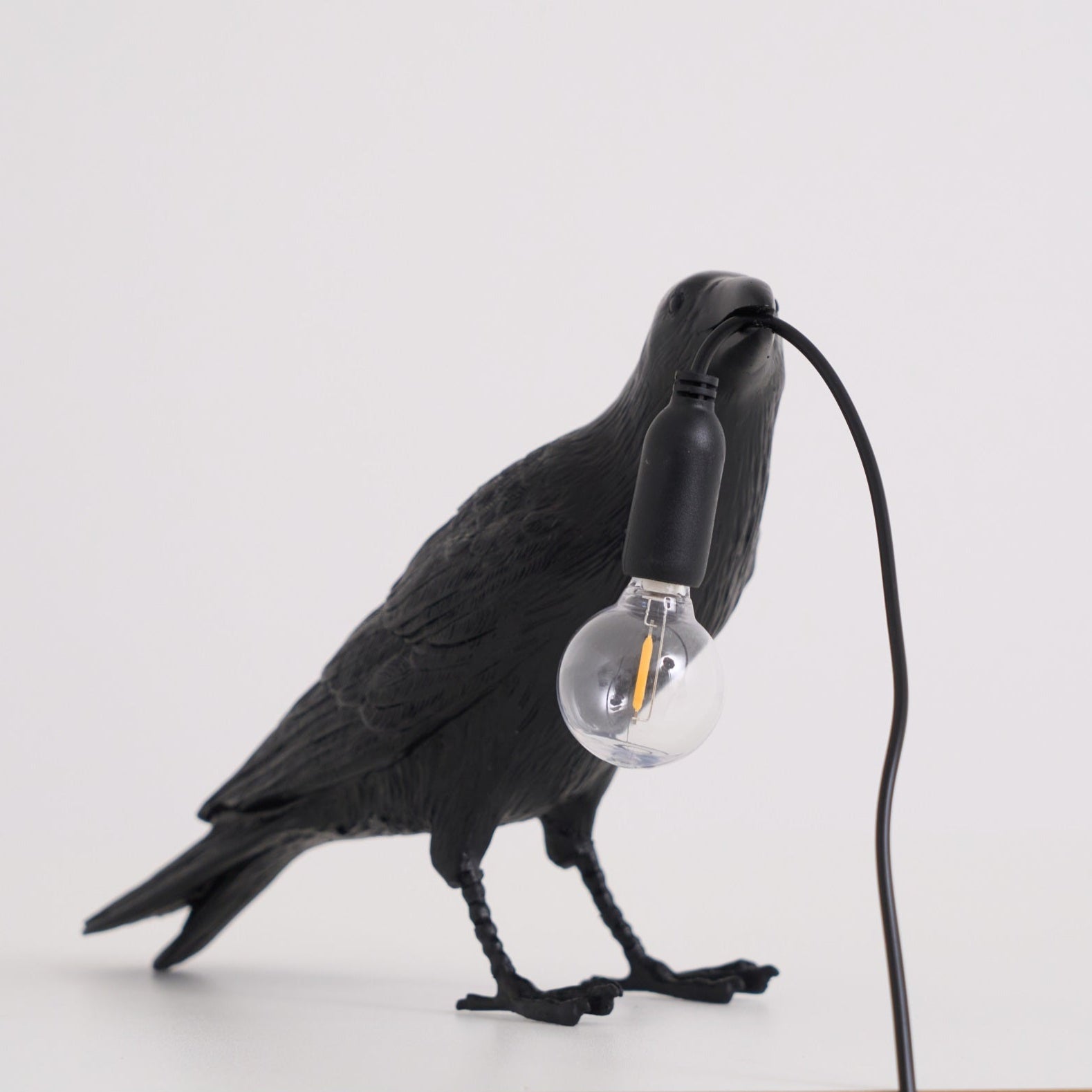 Corvélis | Lampe de Table – Corbeau sculpté résine style moderne