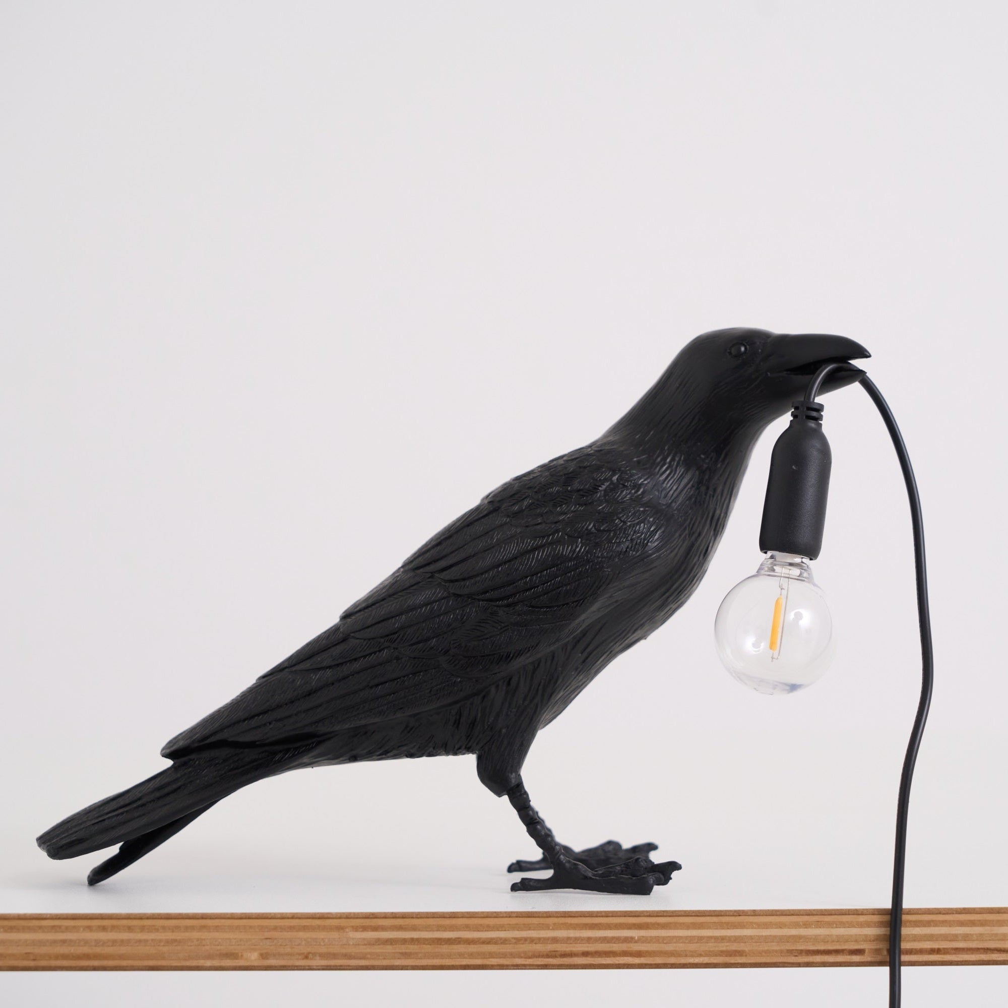 Corvélis | Lampe de Table – Corbeau sculpté résine style moderne