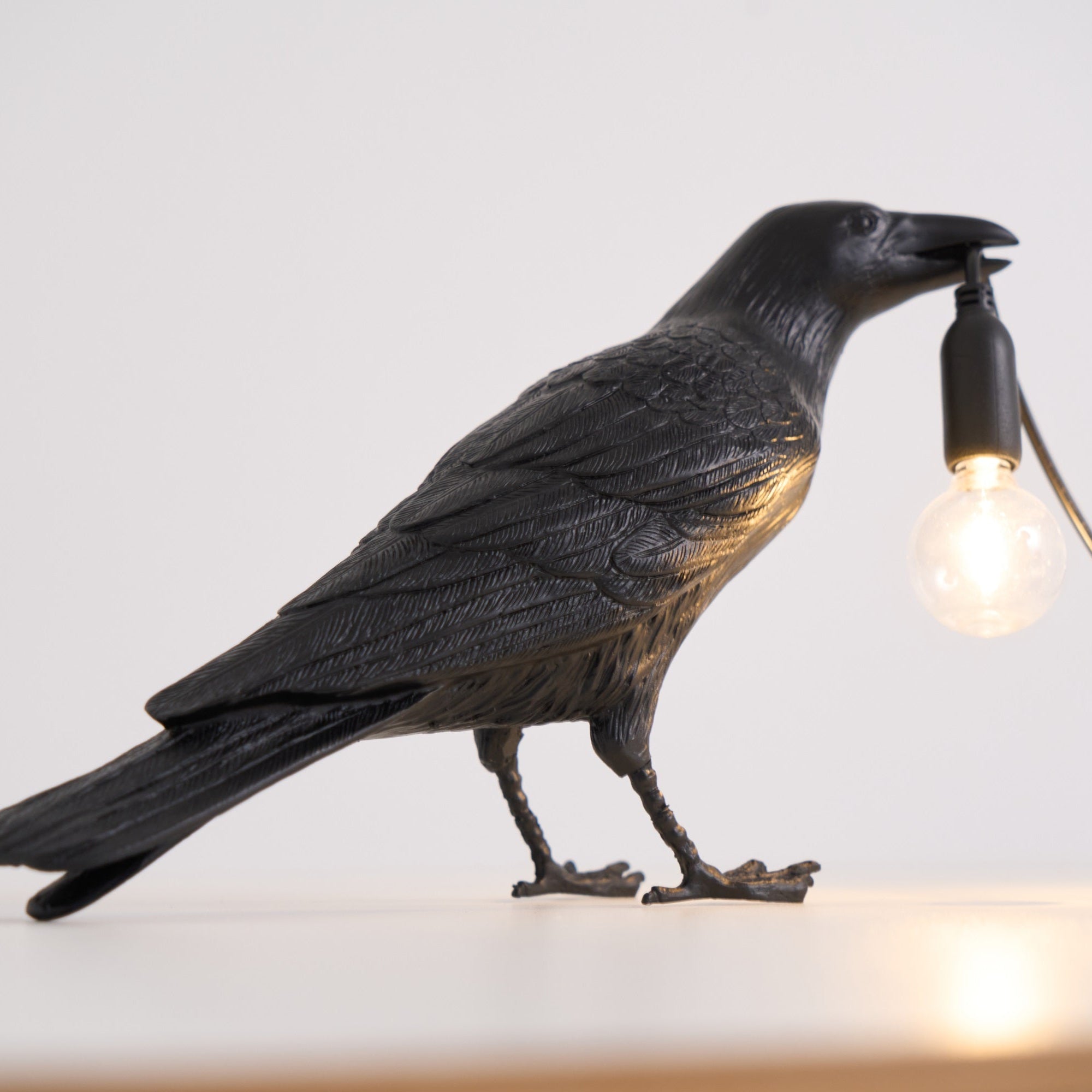 Corvélis | Lampe de Table – Corbeau sculpté résine style moderne