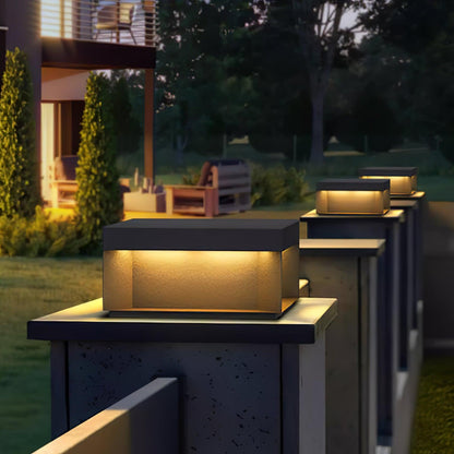 LumiJardin | Lampe de Pilier Solaire – Résistante UV et Intempéries