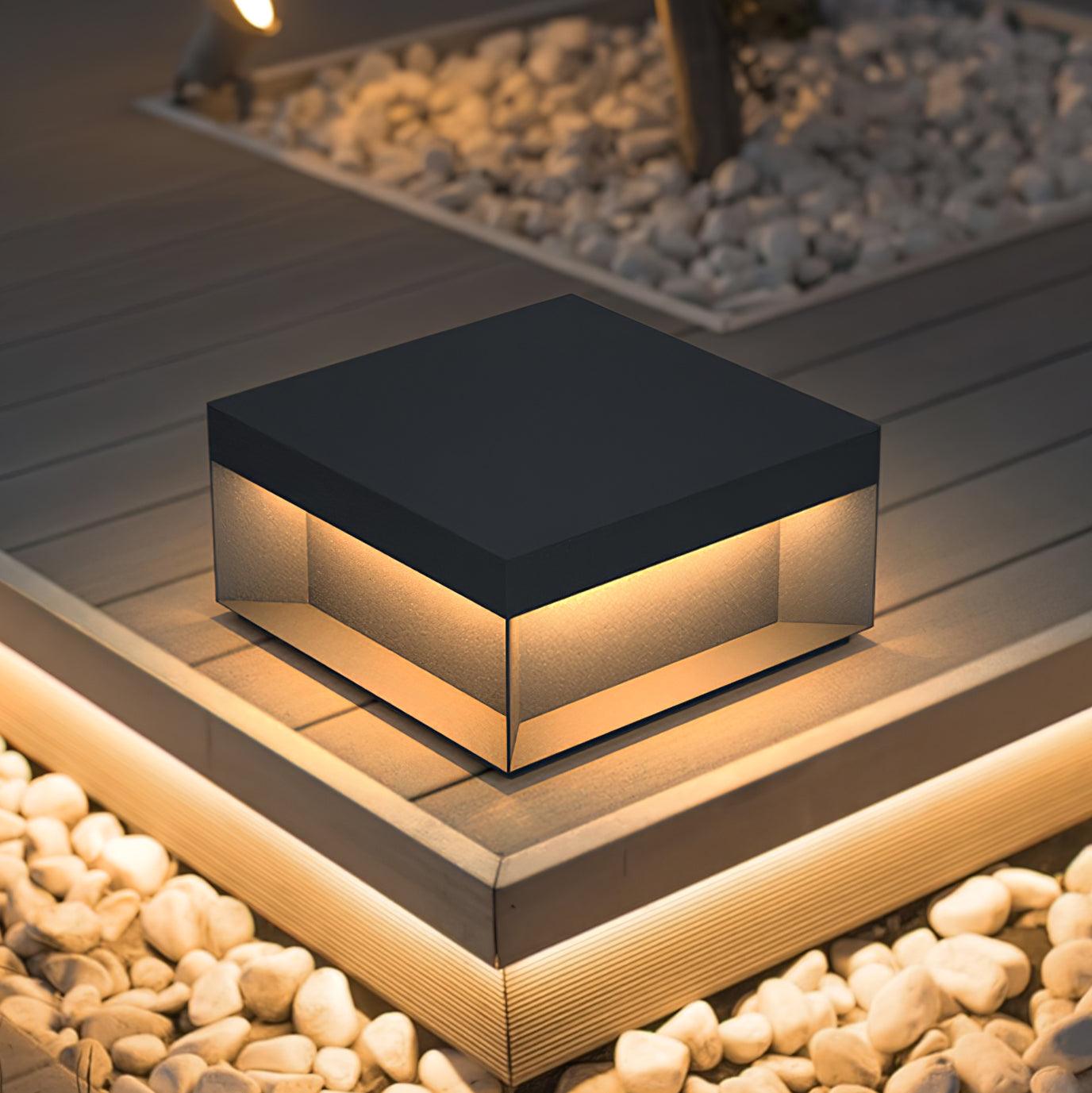 LumiJardin | Lampe de Pilier Solaire – Résistante UV et Intempéries