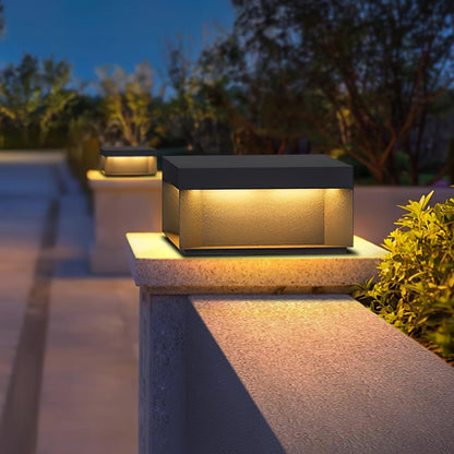 LumiJardin | Lampe de Pilier Solaire – Résistante UV et Intempéries