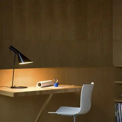Auralis | Lampe LED – Design Élancé et Ambiance Accueillante