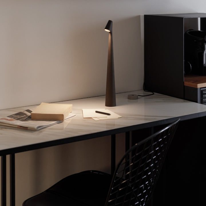 Aluvia | Lampe de Table LED – Élégance Moderne & Sans Fil