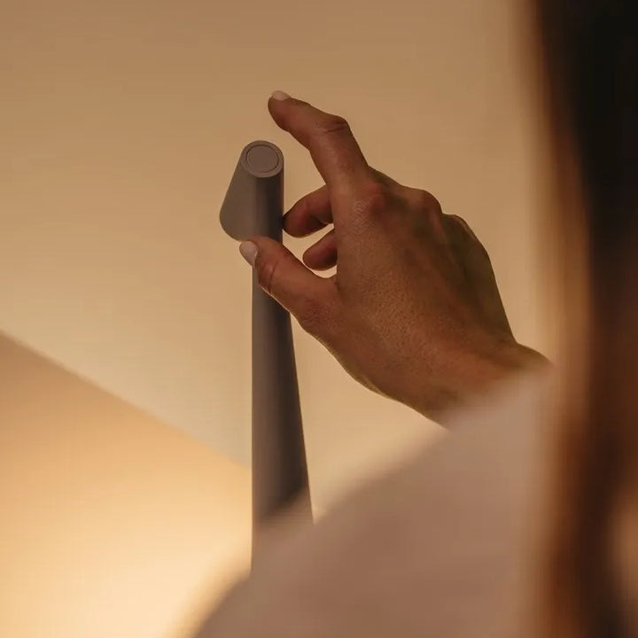 Aluvia | Lampe de Table LED – Élégance Moderne & Sans Fil