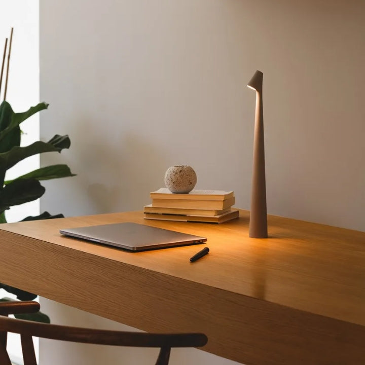 Aluvia | Lampe de Table LED – Élégance Moderne & Sans Fil
