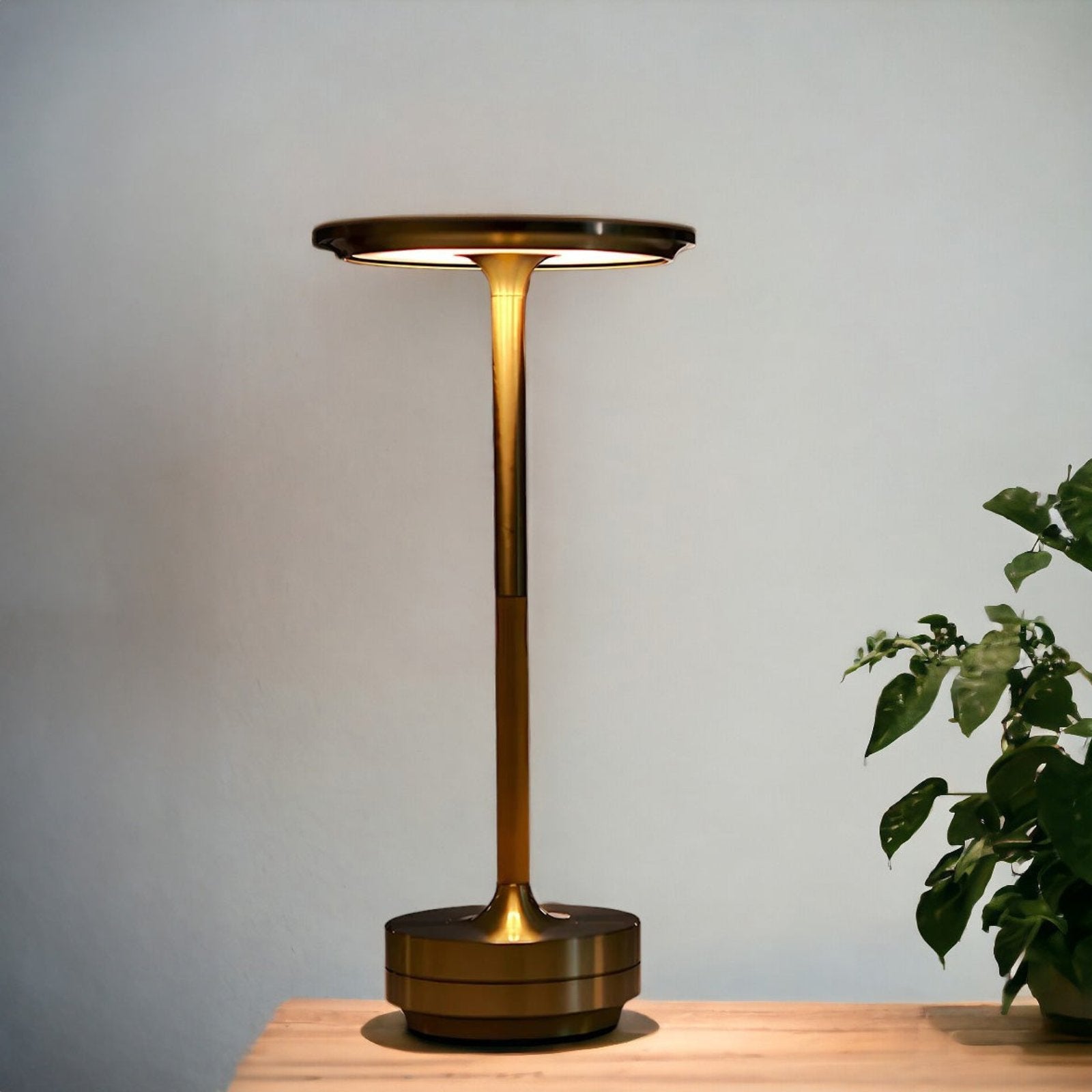 Orrenza | Lampe de Table – Design Moderne et Rechargeable avec Éclairage Dimmable Or