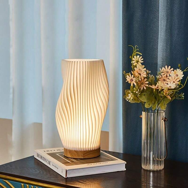 Véoria | Lampe de Table – Abat-Jour Ondulé et Lumière Douce